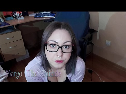 ❤️ Сексуальна дівчина в окулярах глибоко відсмоктує дилдо на камеру ❤️ Супер порно у нас ﹏